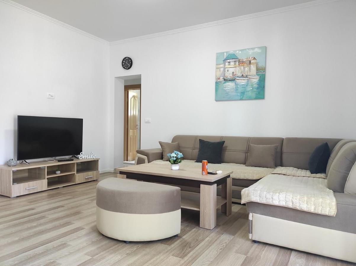 One Bedroom Apartment Gogo With Private Parking Neum Exterior photo