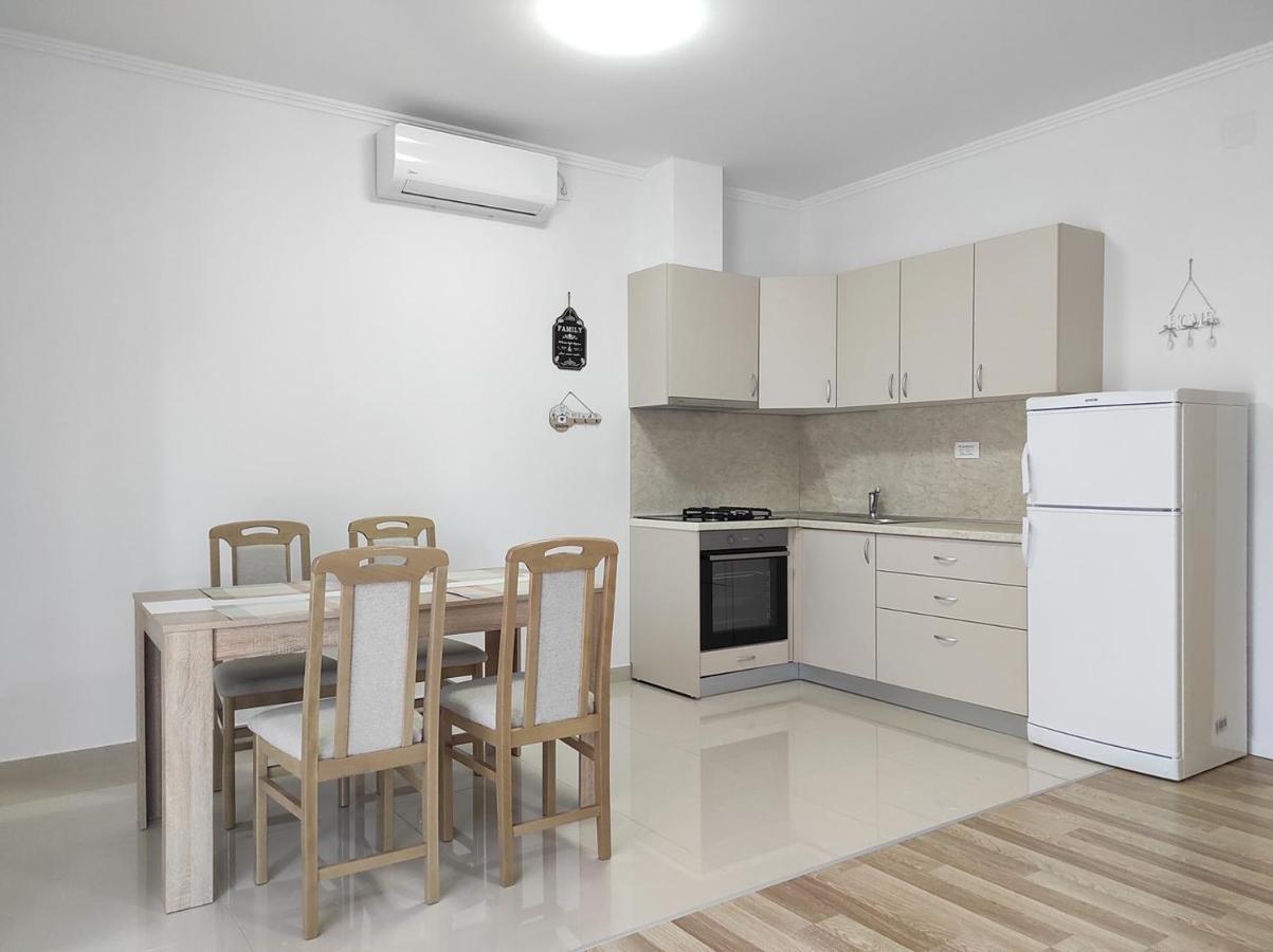 One Bedroom Apartment Gogo With Private Parking Neum Exterior photo
